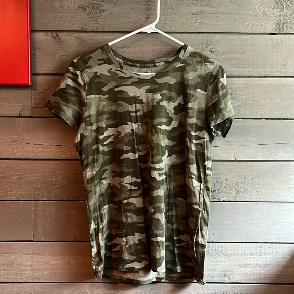 VS Pink Camo Print T-shirt